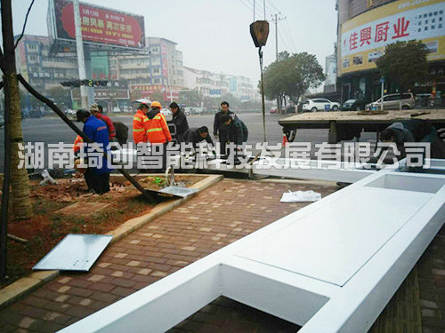 佳興樓路口框架式信號(hào)燈施工