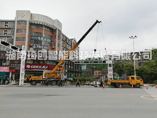 框架式信號(hào)燈安裝