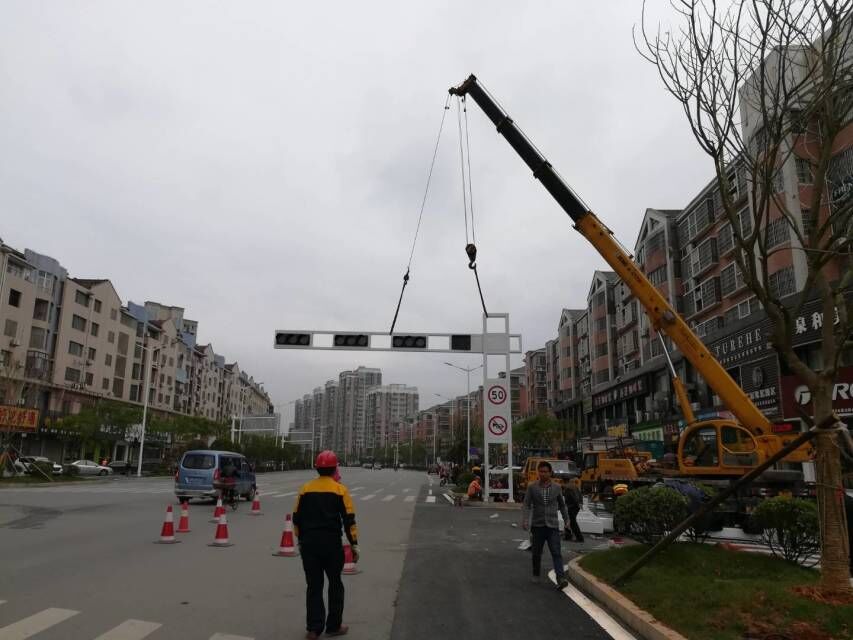 醴泉路信號(hào)燈安裝